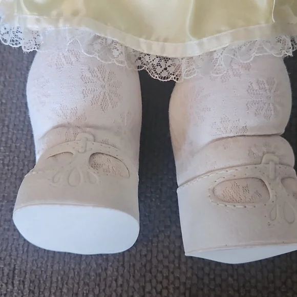 Cabbage Patch Kids Doll in Yellow Dress - Picture 4 of 6